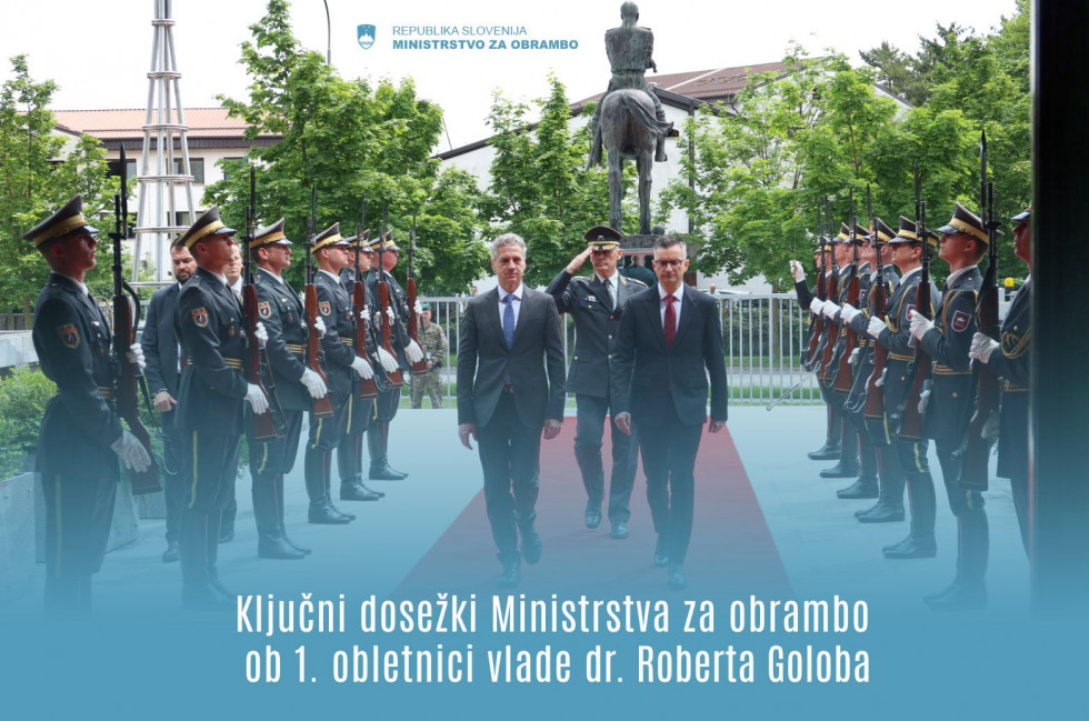 Predsednik vlade, minister in načelnik Generalštaba vstopajo v stavbo ministrstva med postrojeno gardo Slovenske vojske