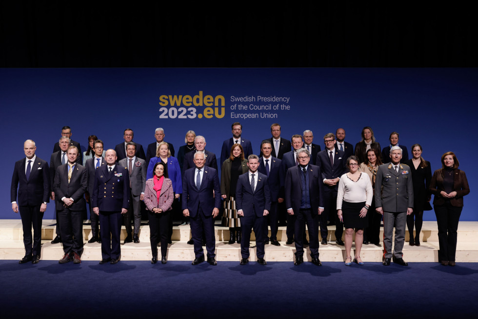 Group photo of the ministers participating in the session