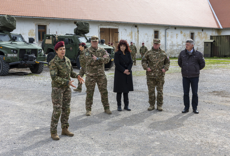 Slovenska vojska zmanjšuje vpliv vojaških aktivnosti na Postojnskem