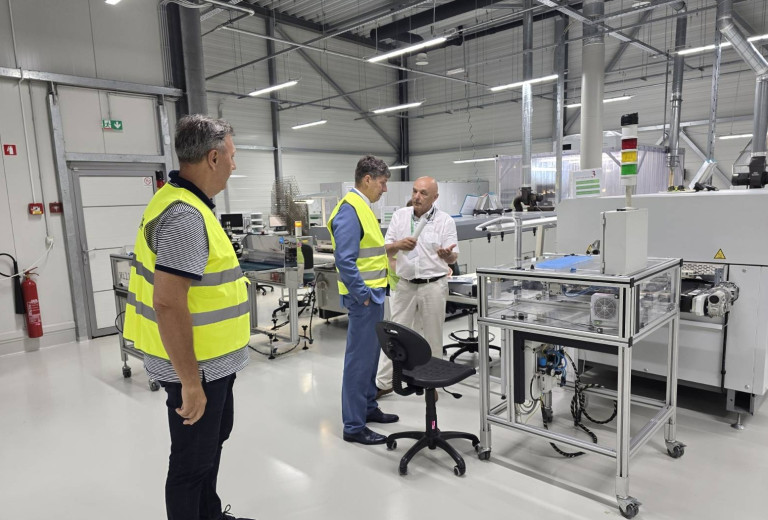 Minister Sajovic se je seznanil z razvojnimi možnostmi treh podjetij slovenske obrambne industrije