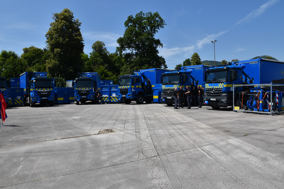 Specialna vozila na ploščadi logističnega centra