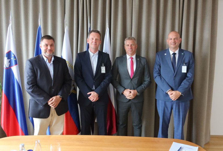 Minister Hajdinjak sprejel predstavnika Grozda obrambne industrije Slovenije