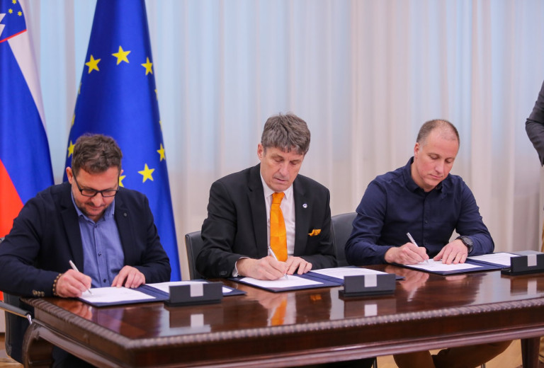 S podpisom sporazuma stavka zaposlenih v centrih za obveščanje prekinjena