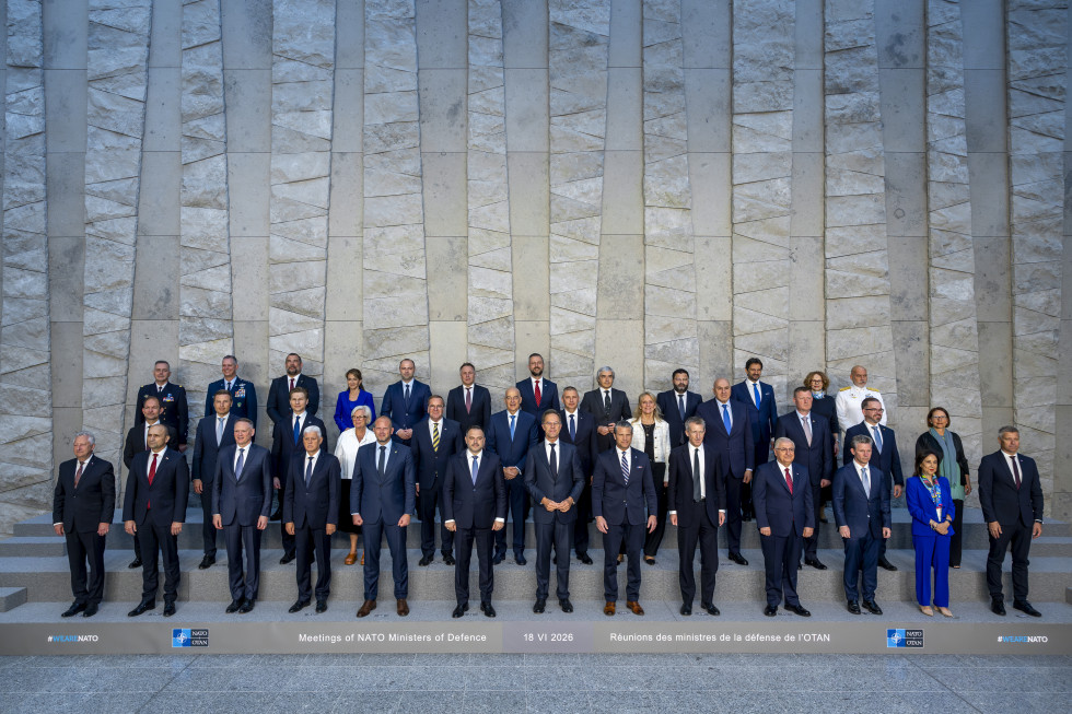 Skupinska fotografija ministrov držav članic Nata v Bruslju