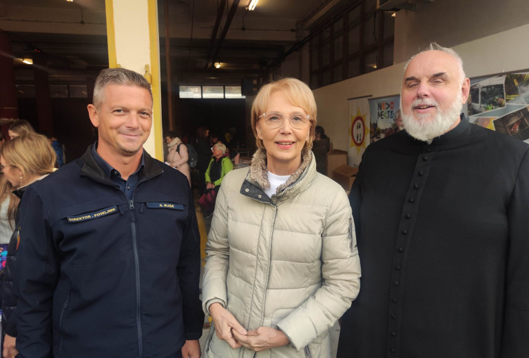 Pet novih gasilskih vozil za GRC Novo mesto, do leta 2028 tudi nov center za zaščito in reševanje