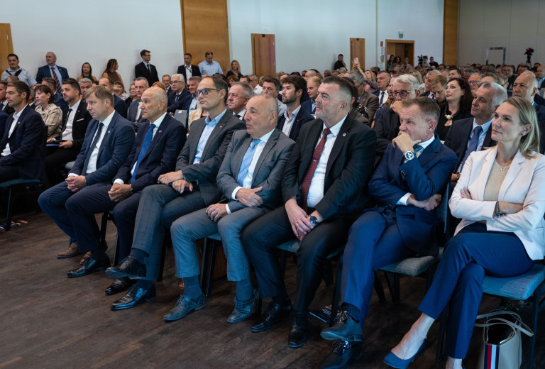 Ministrica Rifelj na 21. Forumu podjetništva in obrti