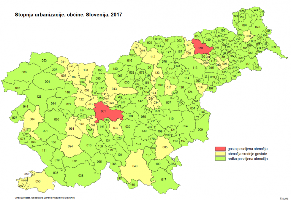 Zemljevid Slovenije z vrisanimi občinami in označeno gostoto poseljenosti posamezne občine
