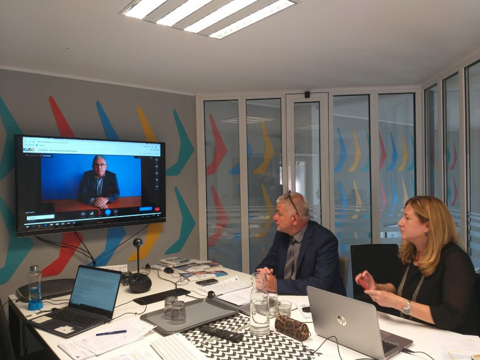 Minister mag. Andrej Vizjak in sodelavca dr. Mitja Bricelj in dr. Nataša Bratina 