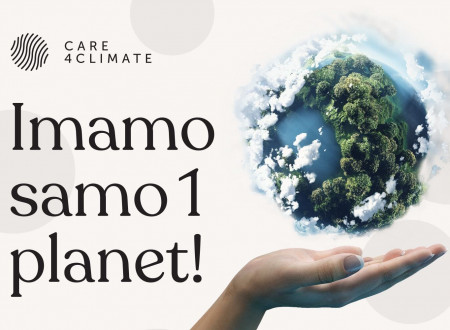 Fotografija roke, ki drži planet zemljo, s pripisom: Imamo samo 1 planet!