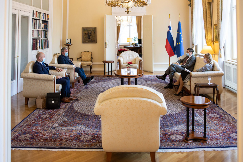 Srečanje ministra za okolje in prostor mag. Andreja Vizjaka in predsednika republike Boruta Pahorja je potekalo v duhu 5. obletnice podpisa Pariškega sporazuma