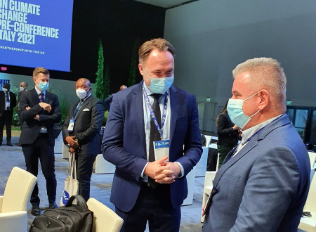 Minister mag. Andrej Vizjak in danski okoljski minister Dan Jorgensen v dvorani med razgovorom