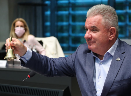 Minister Vizjak is opening the session with a ringbell
