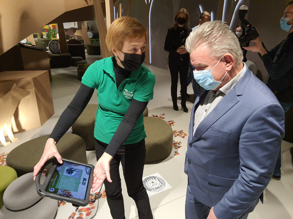 Dragica Jaksetič (DINA Pivka) in minister mag.Andrej Vizjak