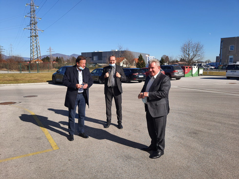Od desne proti levi: mag. Andrej Vizjak, mag. Aleksander Mirt in Bojan Šrot