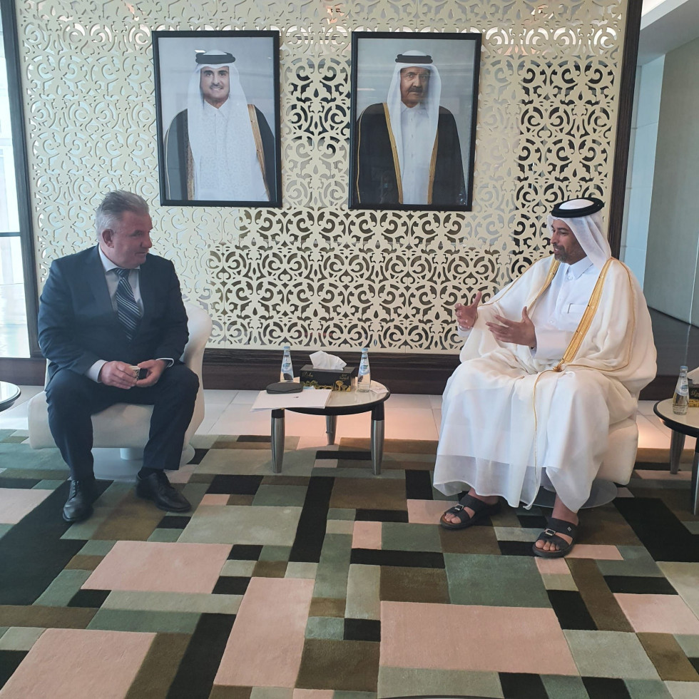 Bilateralno srečanje mag. Andrej Vizjak (levo) in Dr. Sheikh Faleh Bin Nasser Bin Ahmad Al-Thani