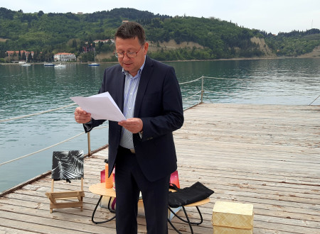 Direktor ima nagovor