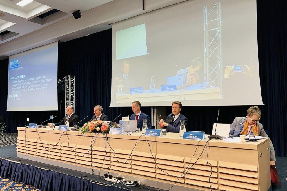 Od leve proti desni: Đenio Zadković, Uroš Brežan, Andrej Bibič, Samuel Žbogar in sodelavka Mednarodne komisije 