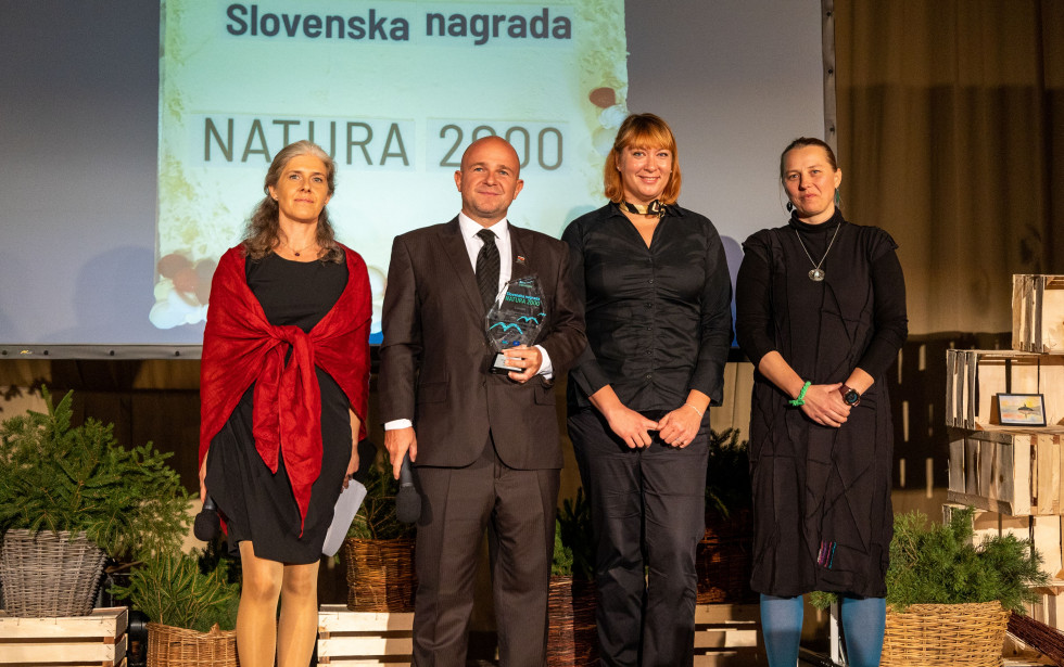 Ana Kunstelj, JZ TNP, dr. Tit Potočnik, dir. JZ TNP, članica strokovne žirije slovenske nagrade Natura 2000 Petra Repnik, Direkcija RS- za vode, vodja projekta LIFE-IP NATURA.SI Maja Cipot, MOP