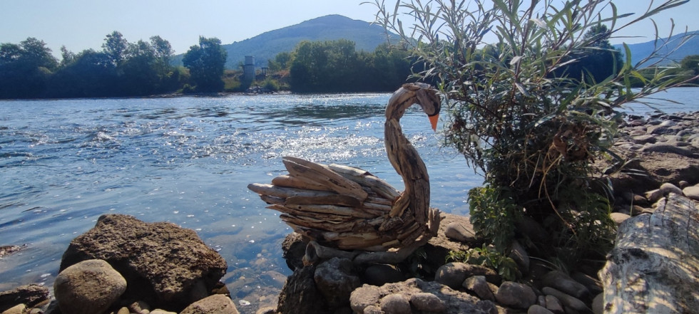 Najbolj všečkano umetniško delo: “Lonely Swan” – otroci Osnovne šole “Aleksa Santic”, Bosna in Hercegovina