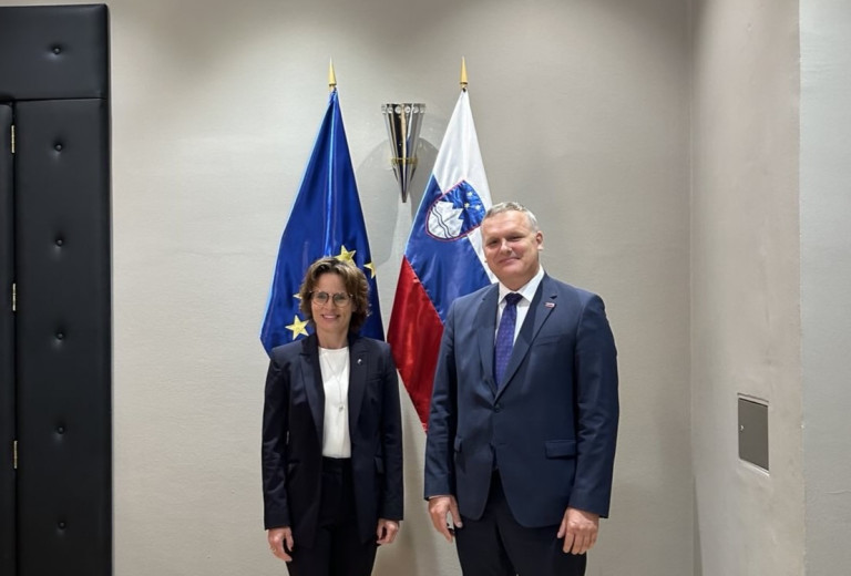 Delovni zajtrk ministra Kumra z evropsko komisarko Jessiko Roswall