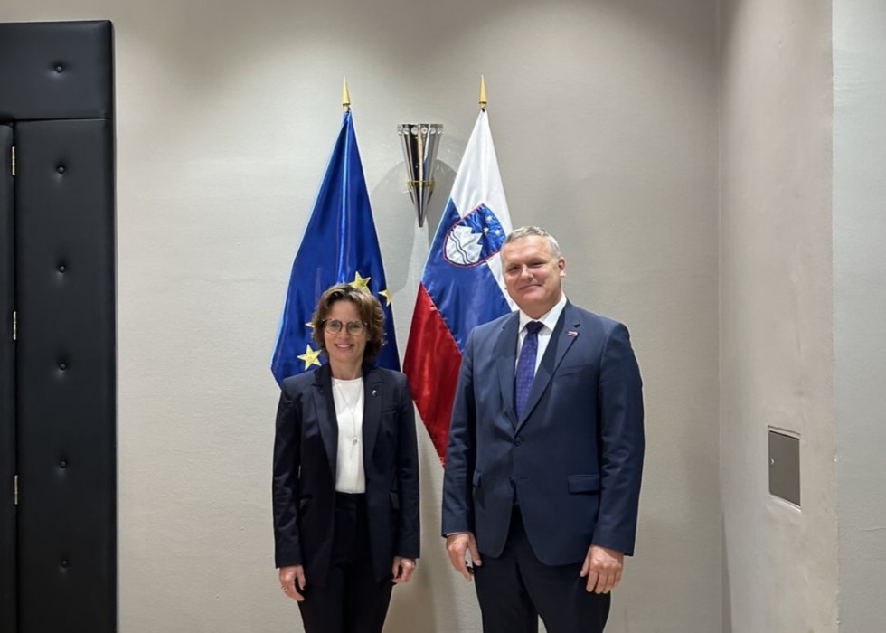 Delovni zajtrk ministra Kumra z evropsko komisarko Jessiko Roswall
