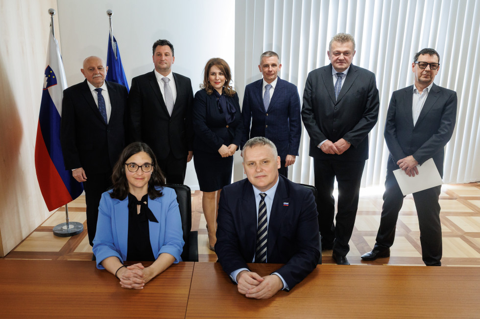 predstavniki podjetij in minister ter državna sekretarka