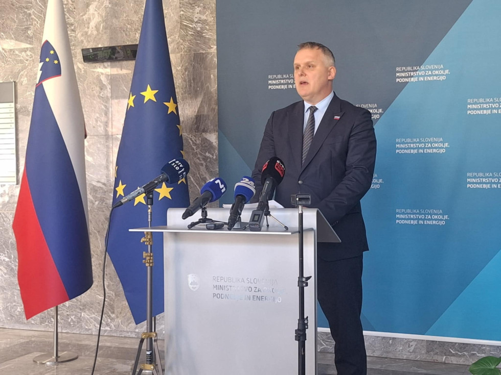 Minister med dajanjem izjave