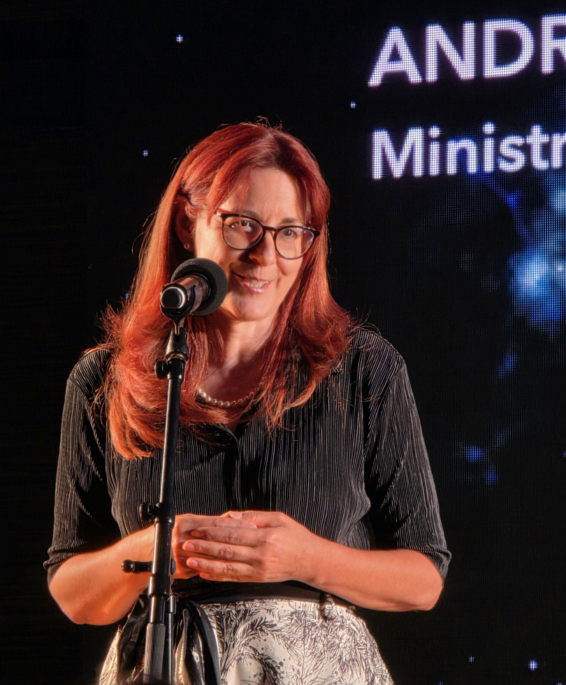 Ministrica Katič med nagovorom notarjem