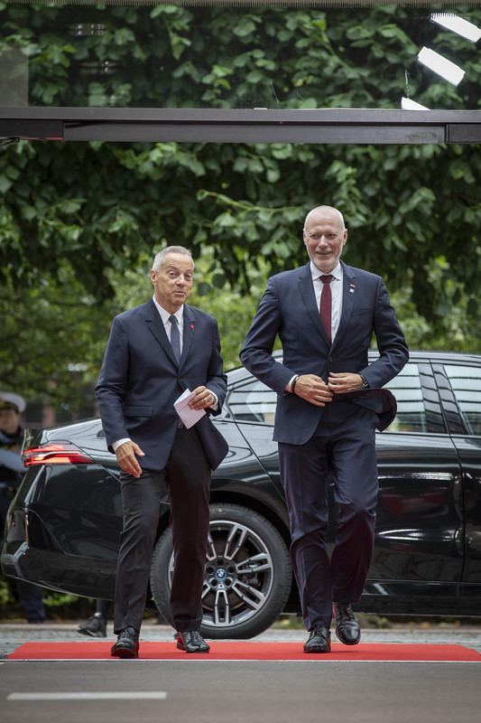Prihod dr. Brgleza za zasedanje sveta.