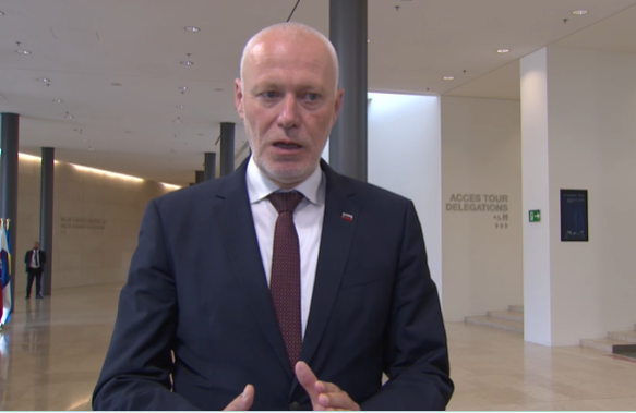 Državni sekretar dr. Brglez med izjavo po razpravi na predlog Slovenije
