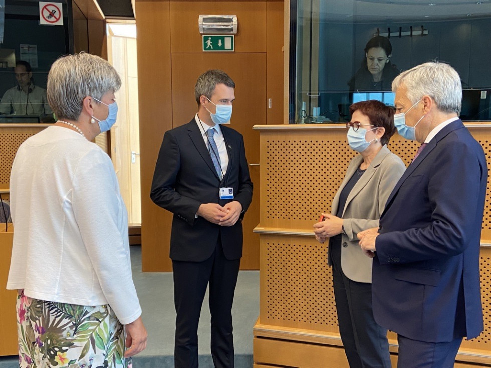 Minister Dikaučič v pogovoru z evropskim komisarjem Reyndersom