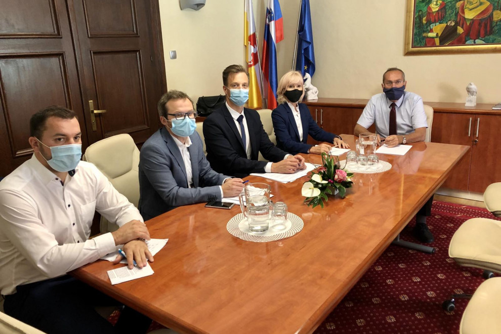 Delegacija ministrstva in župan občine Slovenske Konjice na sestanku