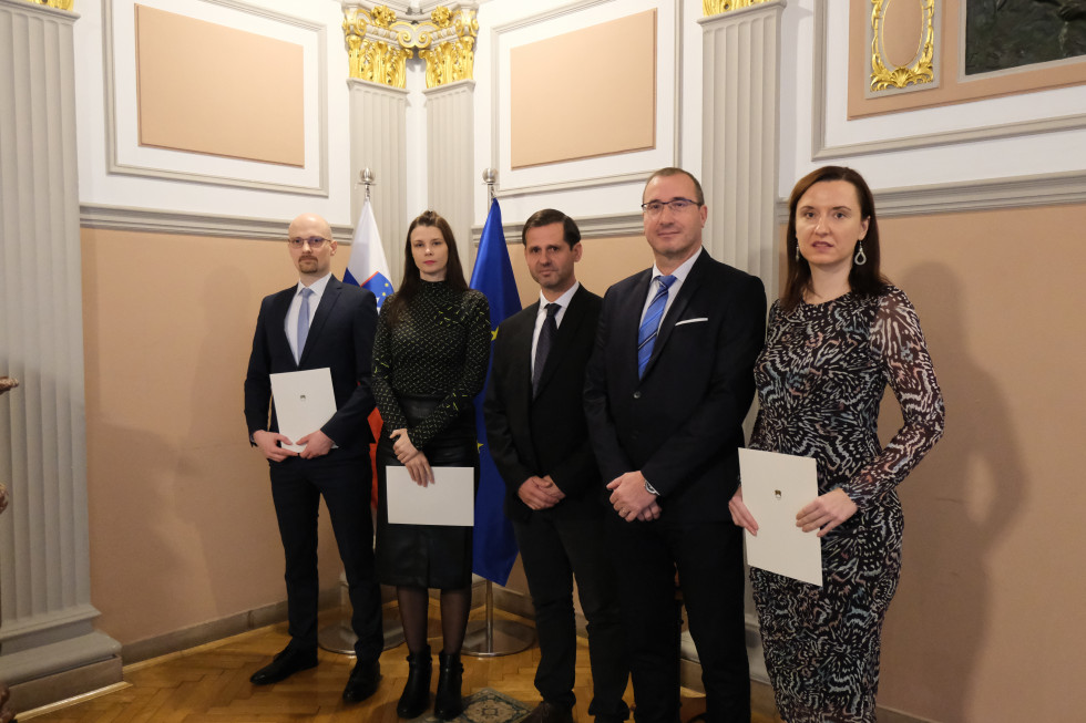 Skupinska fotografija okrajnih državnih tožilcev po zaprisegi