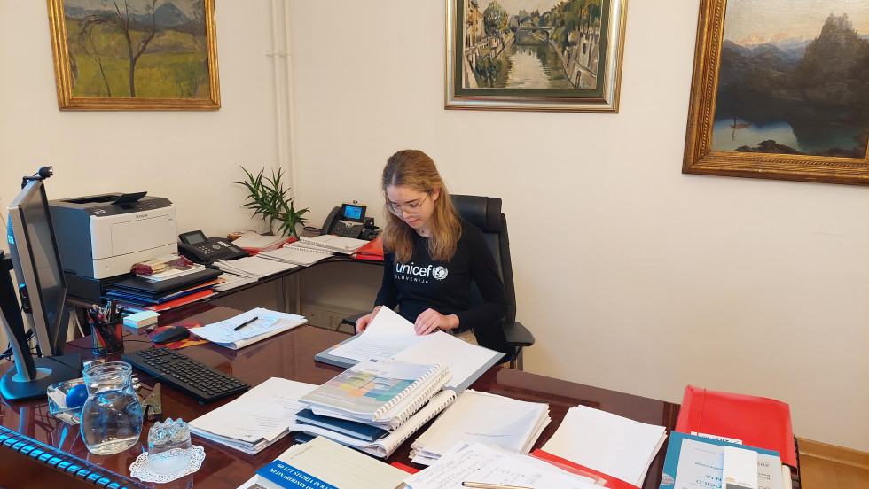 Mlada ambasadorka UNICEFa za ministričino pisalno mizo