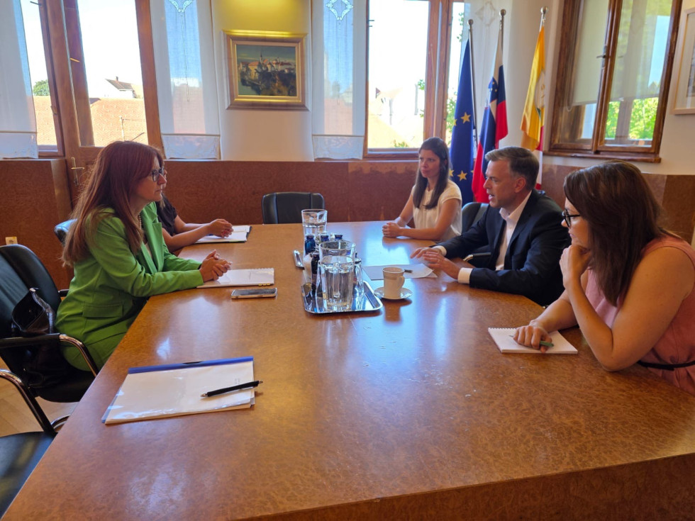ministrica med pogovorom s predstavniki občine NM