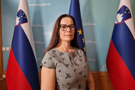 dr. Maja Čarni Pretnar