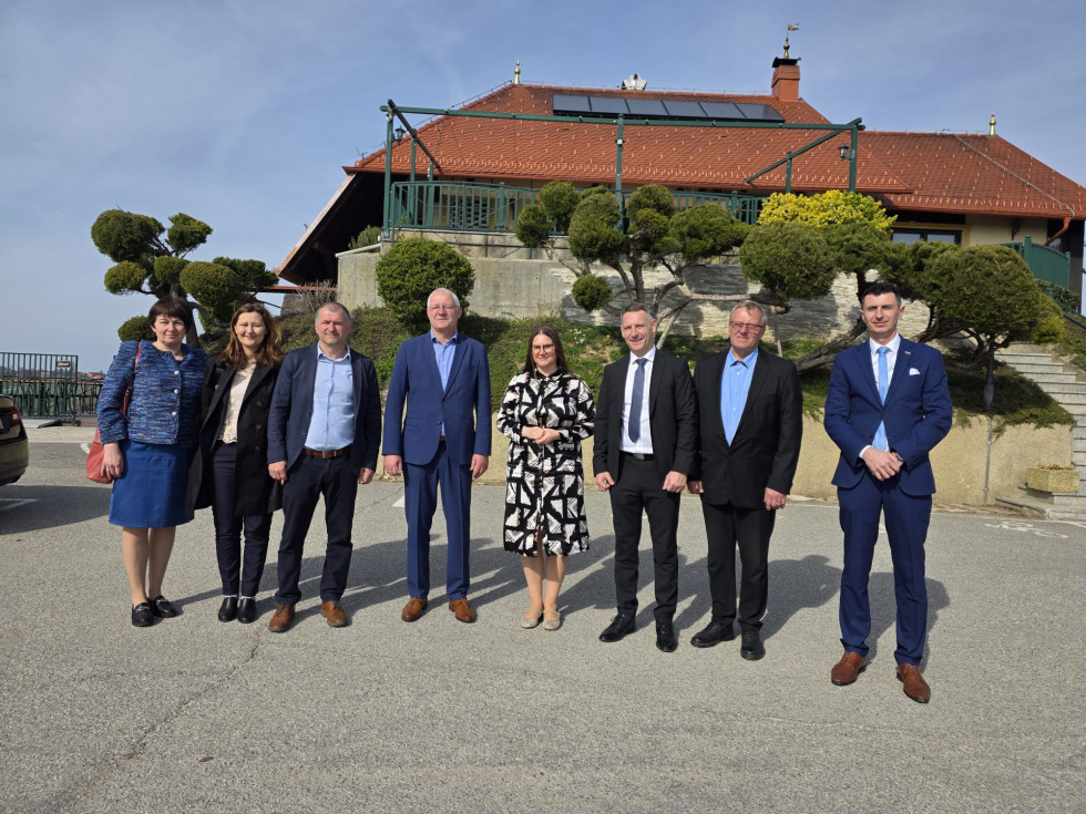 Ministrica z župani. 