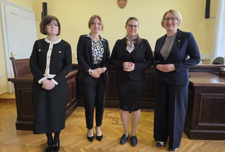 Ministrica za pravosodje na obisku okrajnih sodišč v Radovljici in na Jesenicah