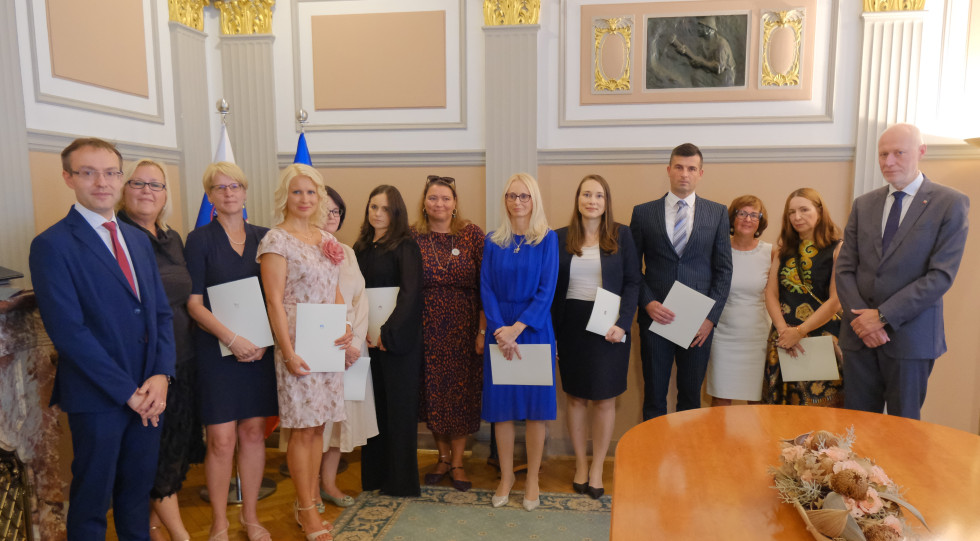 Skupinska fotografija zaprisege višjih državnih odvetnic in višjih državnih odvetnikov