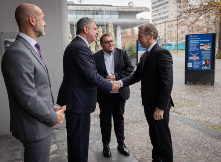 Podpredsednik banke  in premier se rokujeta