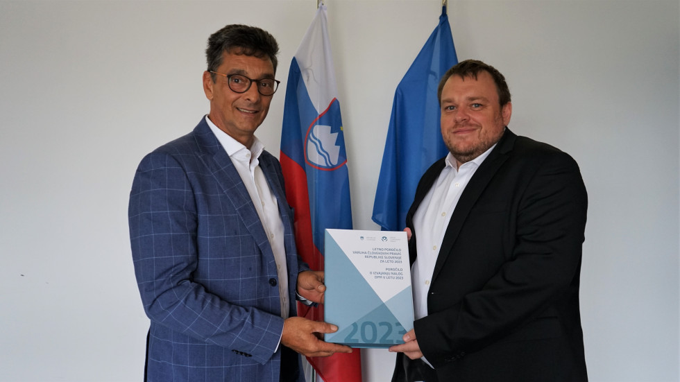 Varuh človekovih pravic predaja letno poročilo za leto 2023