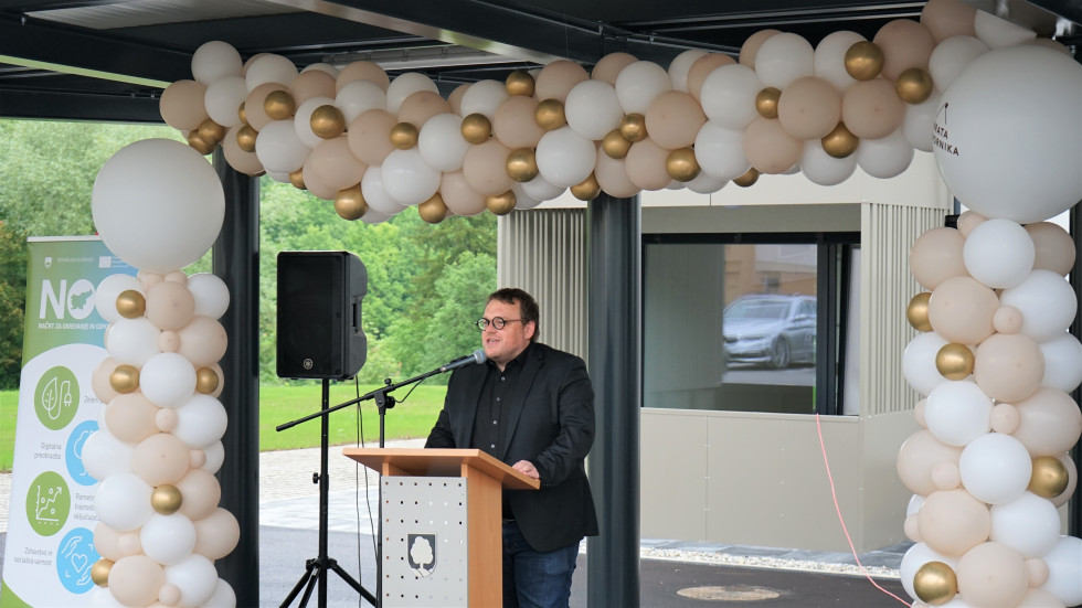 Minister Simon Maljevac ima nagovor zbranim na otvoritvi
