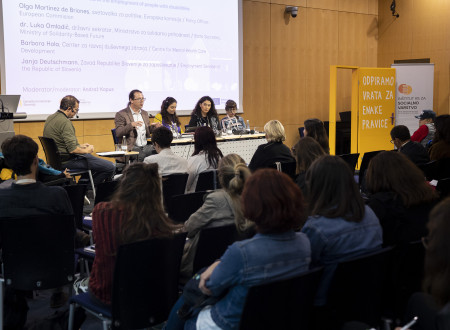 Dvorana z udeleženci konference