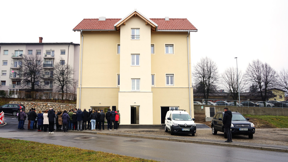 Stavba z javnimi najemnimi stanovanji