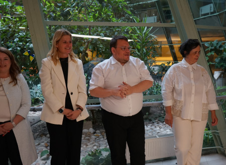 Županja, minister in direktorica prisostvujejo kulturnemu programu