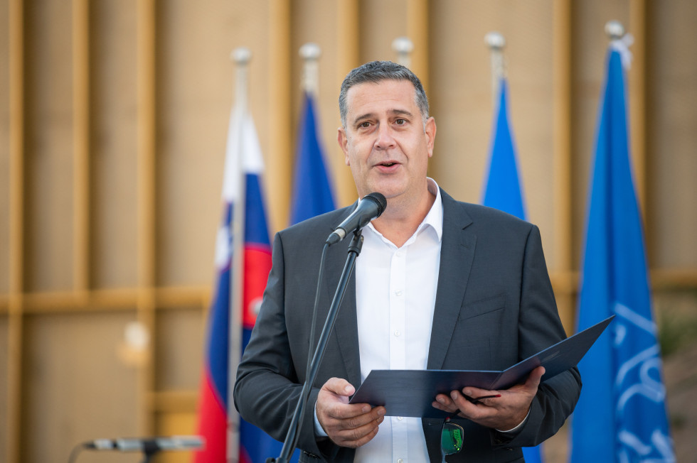 Koprski župan ima nagovor za prisotne na odprtju novih stanovanj