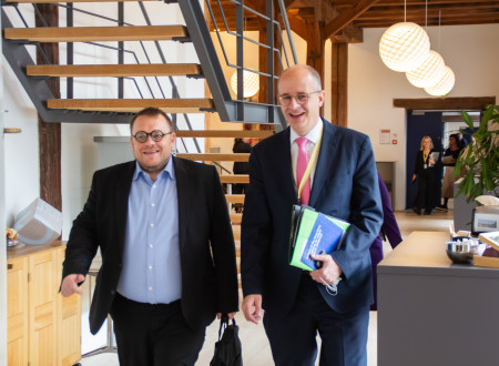 Minister Simon Maljevac s sogovornikom