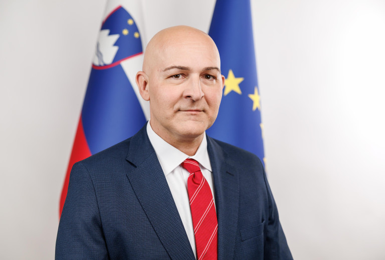 Poslanica ministra za izobraževanje, znanost in mladino ob mednarodnem dnevu mladih