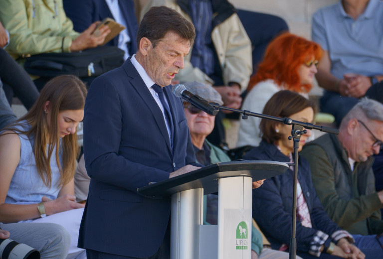 Minister Logaj na slovesnosti ob Dnevu lipicanca