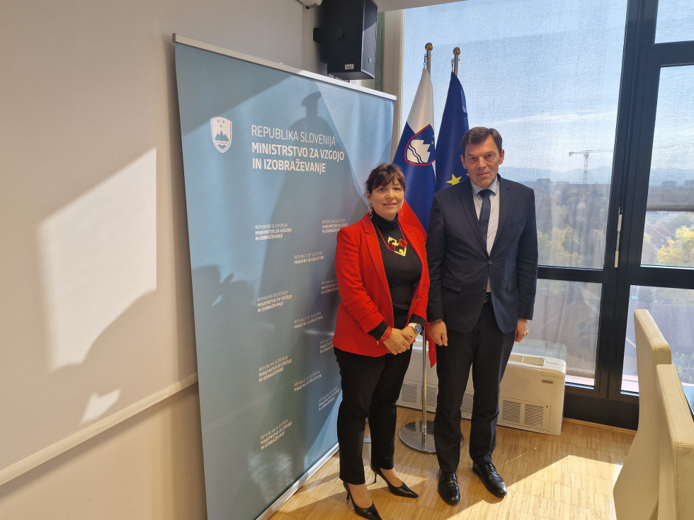 Minister na srečanju z Njeno Ekscelenco Fabienne Runyo, veleposlanico Francije v Republiki Sloveniji.